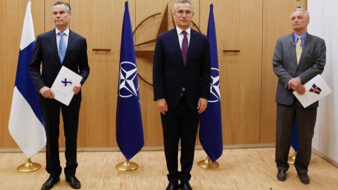 İsveç və Finlandiya NATO-ya üzvlük müraciətini rəsmən təqdim etdi