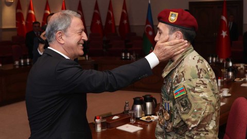 Hulusi Akar Vətən müharibəsi qaziləri ilə görüşdü - FOTO