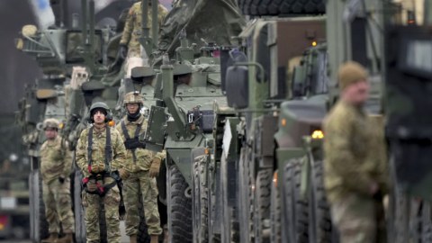 NATO 42 min hərbçisini döyüş vəziyyətinə gətirdi
