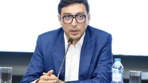 Fərid Qayıbov idman idarələri qarşısında tapşırıqlar qoydu