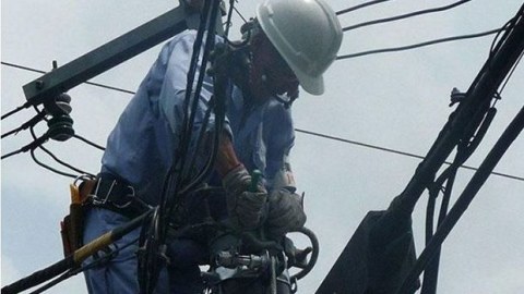 Telefon xətti çəkirdi - "Tok" vurub öldürdü
