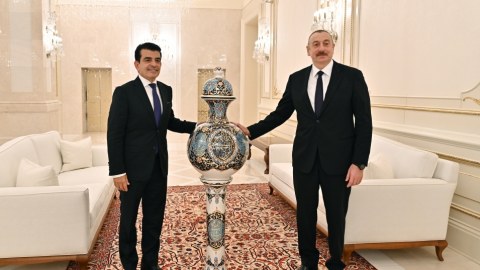 ICESCO rəhbəri İlham Əliyevə HƏDİYYƏ VERDİ - FOTO