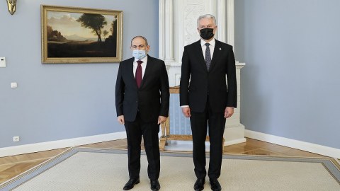 Nauseda Paşinyanla görüşüb