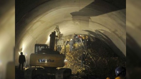 Hindistanda tunel çökdü - 10 ölü