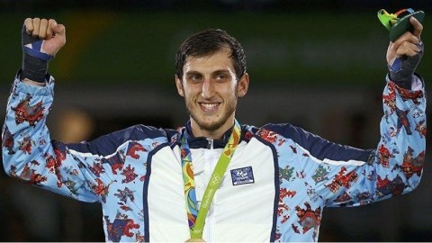 Olimpiya çempionumuz mübarizəyə başlayır