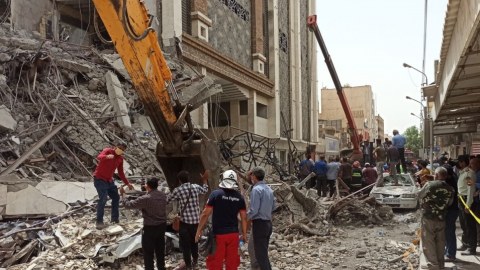 İranda çökən binada ölənlərin sayı artdı