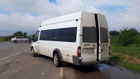 Mikroavtobus traktorla toqquşdu - 10-dan çox yaralı var
