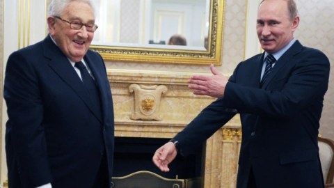 Patriarxın payızı: Kissincer Putinə lobbiçilik edir
