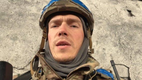 “Azov” alayının əsir düşən komandiri ilk dəfə arvadına zəng etdi 