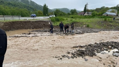 Qubada sel körpünü uçurdu - Kəndlərlə əlaqə kəsildi