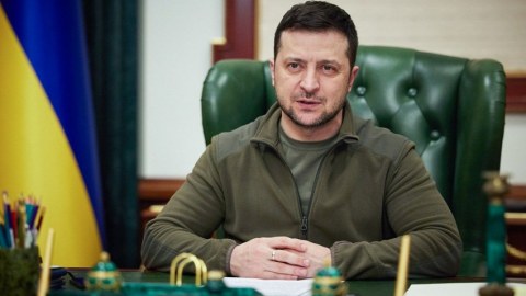 Zelenski ruslarla bağlı petisiyanı DƏSTƏKLƏDİ