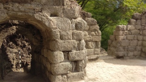 Arxeoloqlar Buğurt qalasında tədqiqat aparır - FOTO