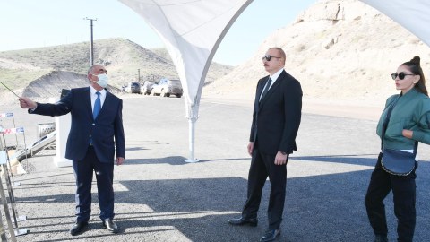 Prezident Füzulidə yol tikintisi ilə tanış oldu