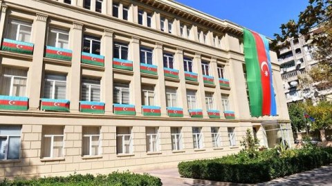 Şagirdi döyən direktor nəzarətə GÖTÜRÜLDÜ