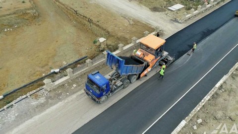 Bu avtomobil yolu yenidən qurulur