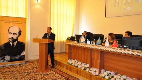 Böyük şəxsiyyətlər Bakıda ehtiramla yad edilib