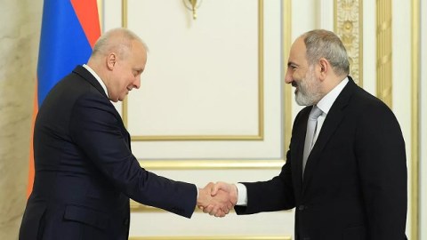 Paşinyan Rusiya səfiri ilə Qarabağı müzakirə etdi