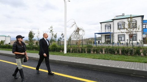 İlham Əliyev və xanımı Ağalı kəndinin sakinləri ilə görüşdü