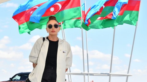 Mehriban Əliyeva Zəfər rəmzinin görüntülərini PAYLAŞDI