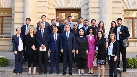 Ceyhun Bayramov jurnalistlərin suallarını cavablandırdı