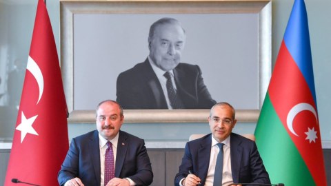 Azərbaycanla Türkiyə arasında iqtisadi sənəd imzalandı