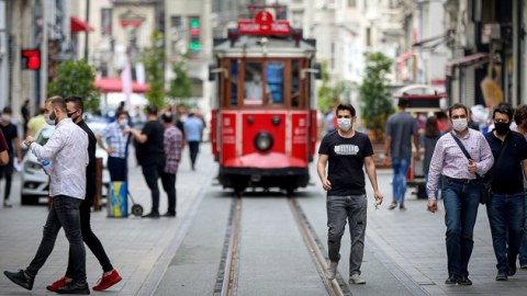 Türkiyədə maska tələbi LƏĞV EDİLDİ