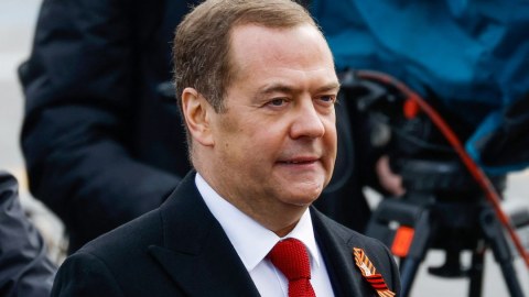 Medvedev Baydenin qərarını rasional adlandırdı