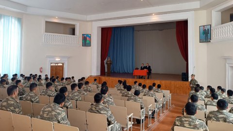 Dövlət Komitəsinin nümayəndələri hərbçilərlə görüşüb