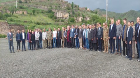 Diplomatlar Kəlbəcərdəki dağıntılara baxdılar