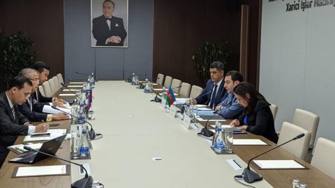 XİN-lər arasında siyasi məsləhətləşmələr aparılıb