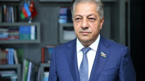 Cavanşir Feyziyevdən nümunəvi addım - Mükafat dəyərinin “YAŞAT”a köçürülməsini istədi