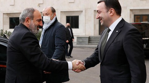 Paşinyan Qaribaşvili ilə görüşmək istəyir