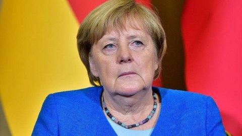 Merkel müharibədə kimin tərəfində olduğunu AÇIQLADI