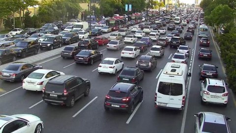 Paytaxtın bu yollarında sıxlıq var - SİYAHI