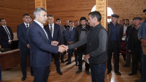 İnam Kərimov Gədəbəydə vətəndaşları qəbul edib
