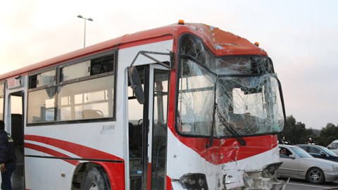 Bakıda avtobus qəza törətdi - Xəsarət alanlar var