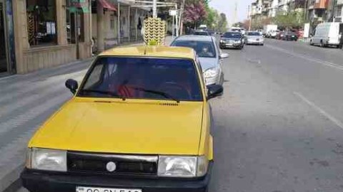 Rusiyadan qovuldu, ailəsi tərk etdi - 8 il maşında gecələdi