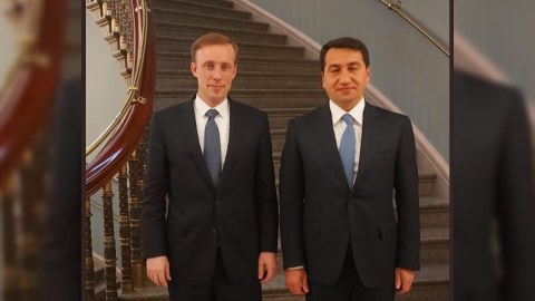 Hikmət Hacıyev Baydenin müşaviri ilə bir arada