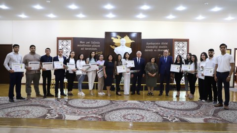 Universitetdə məzunlarla görüş - FOTOLAR
