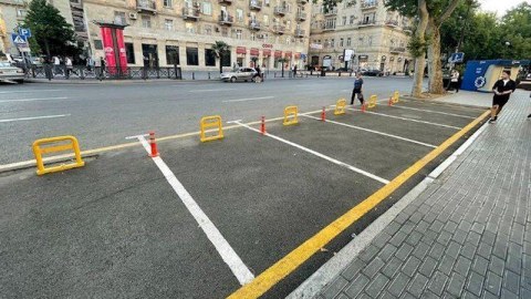 Bakının mərkəzində ağacları kəsib parkinq düzəltdilər - FOTOLAR