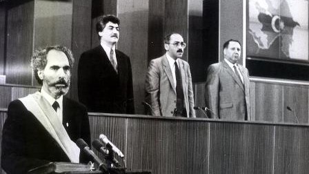 Bir şəklin tarixçəsi - Prezident olmaq istəməyən Elçibəy - VİDEO