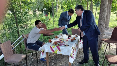 İcra başçısı qazini evində ziyarət edib