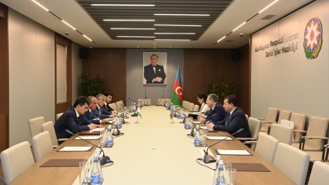 Tacikistanla siyasi məsləhətləşmələr aparıldı