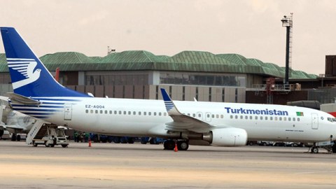 Türkmənistan beynəlxalq uçuşları bərpa edir