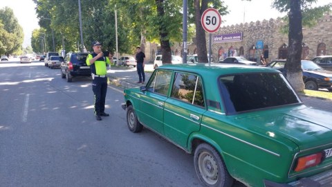 Qaydaları pozan sürücülər cərimələndi