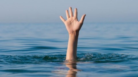 56 yaşlı kişi kollektorda batdı