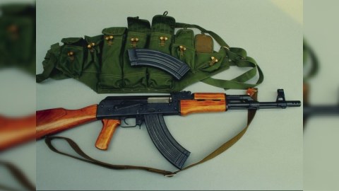 Keçmiş məhkumdan "Kalaşnikov” götürüldü