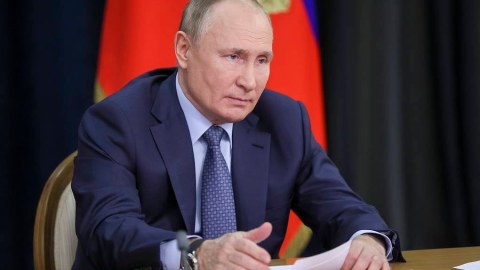 Putin qadın məmuru istefaya göndərdi - FOTO