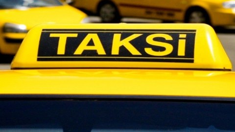 Sərnişin taksi sürücüsünü qarət etdi