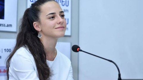 Ermənistanda yüksək vəzifəli qadın məmur istefa verdi